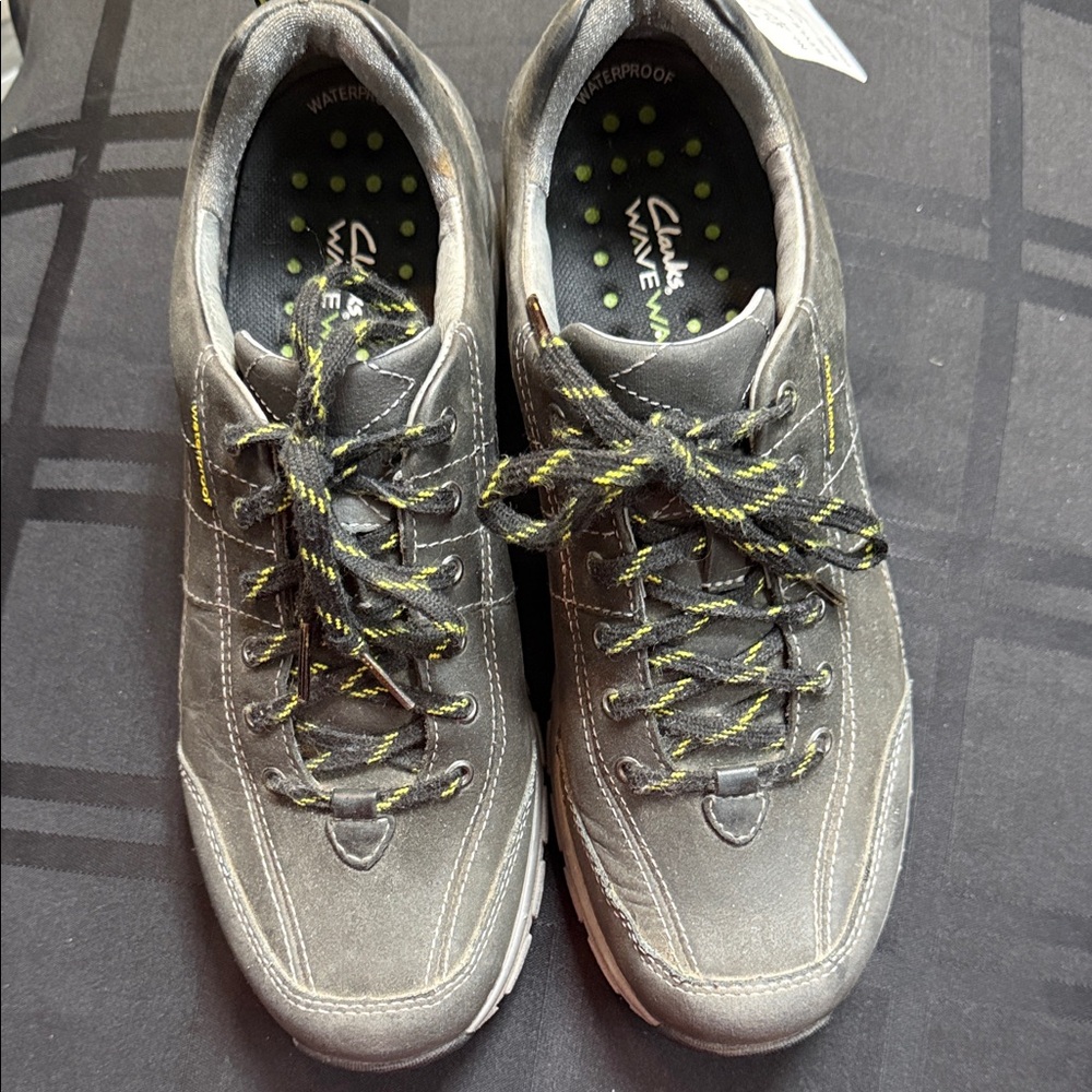 CLARKS WAVE WALK TREK
WATERPROOF SNEAKER LADIES
SIZE 9